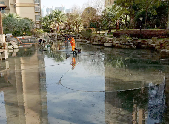 汉滨景观池淤泥清理