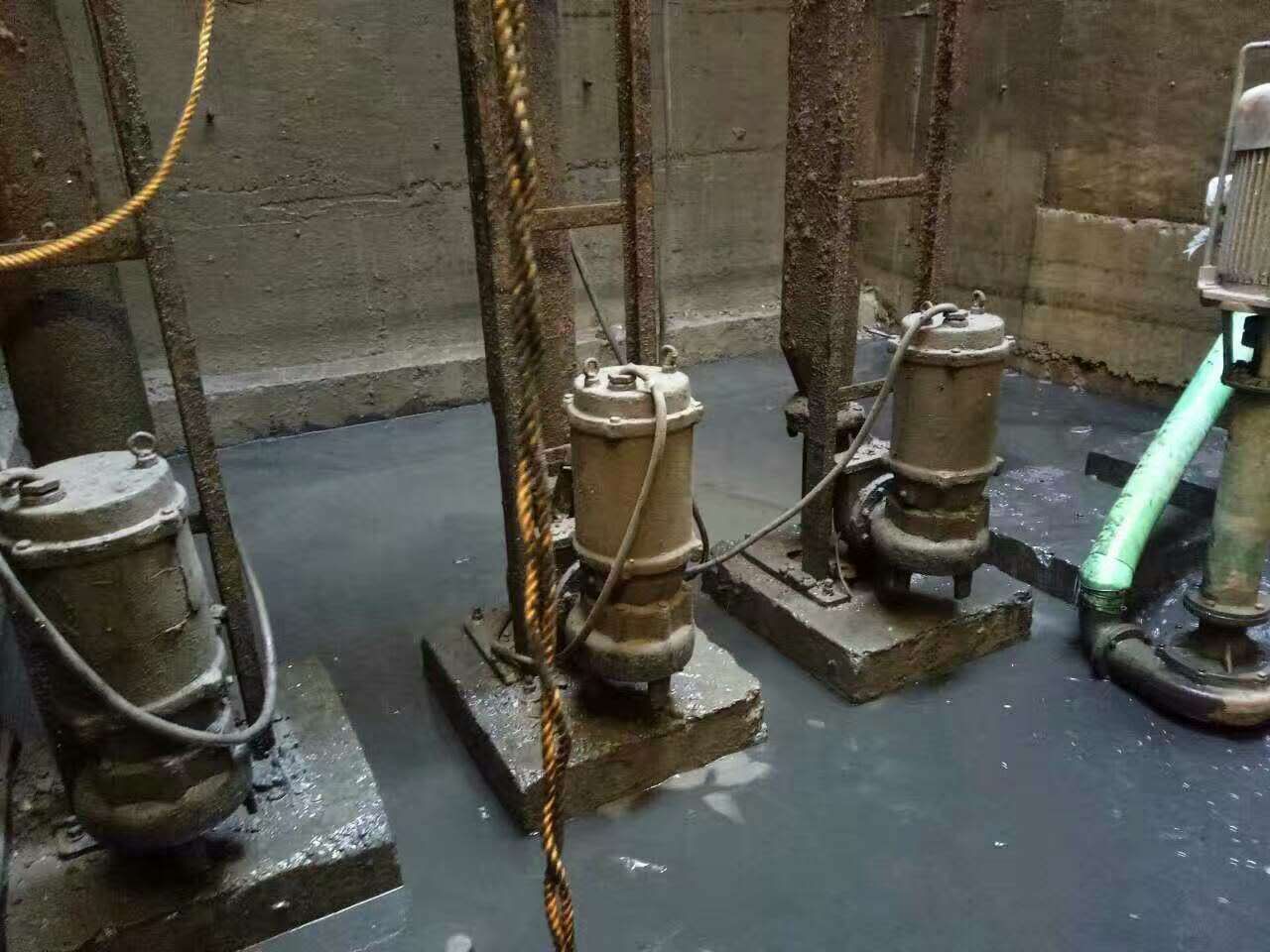 汉滨污水池清理